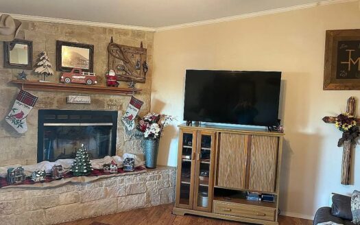 35 Acres, 3/2 Home, Green House, Horse Barn, 3 Stalls, Insulated 2nd Barn, Arena, Fenced/Cross Fenced, 3 Ponds, 2 Wells + City Water