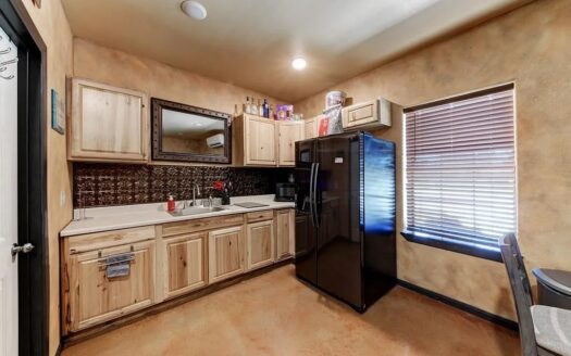 33 Acre Husky Ranch, 2000 sf Indoor Barn w/10 Custom Stalls, 1/1 Qtrs, Veterinary Workspace & Wash Station, 1/1 Guest House