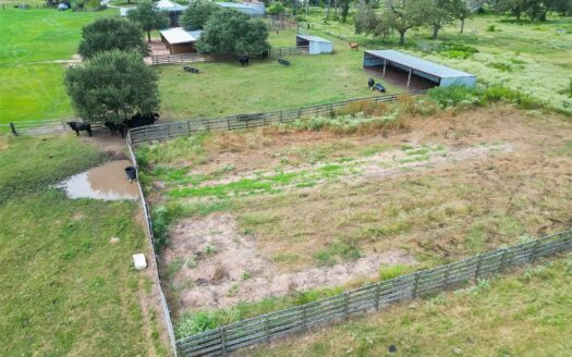 Husky Ranch, 2000 sf Indoor Barn w/10 Custom Stalls, 1/1 Qtrs, Veterinary Workspace & Wash Station, 1/1 Guest House